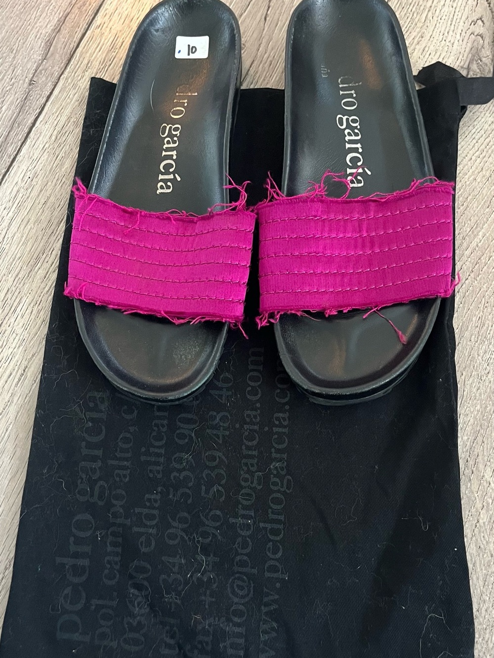 Pedro Garcia magenta Slides